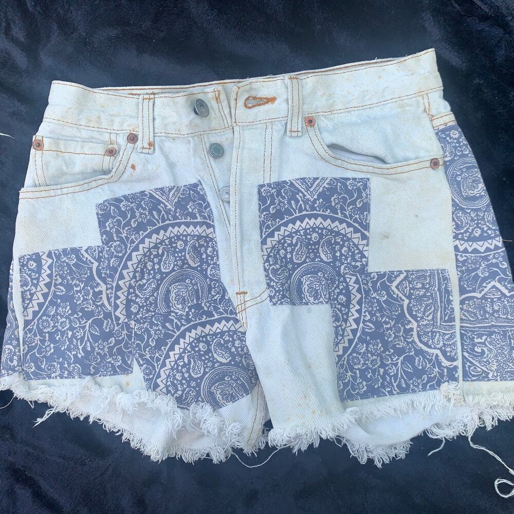 VINTAGE PATCHWORK LEVI'S 501 CUTOFF DENIM SHORTS QUILT PATCHES 26
